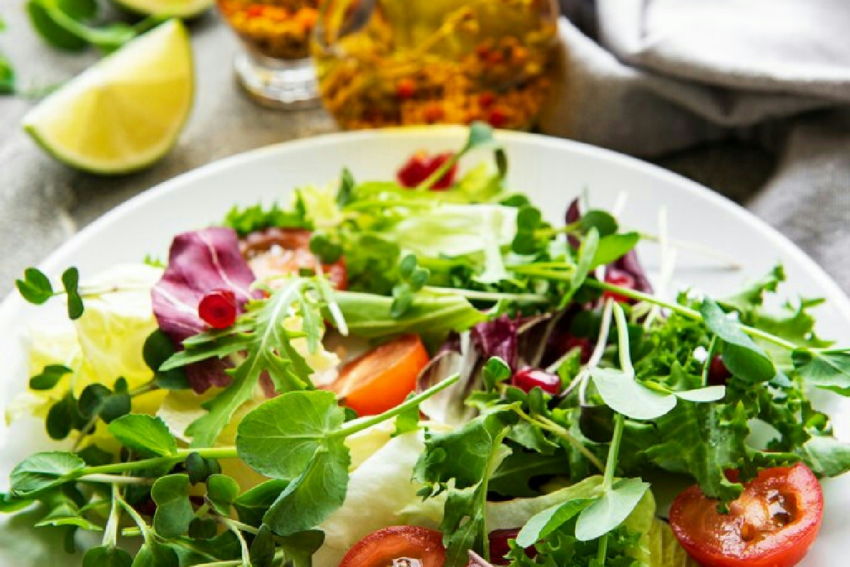 Chiunque può prepararla: la ricetta mediterranea senza cottura che mette d’accordo tutti