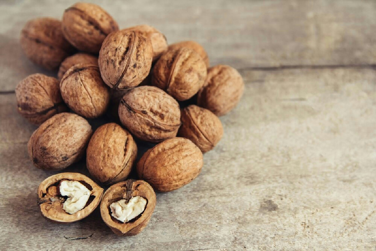 Le noci a colazione ogni mattina: il piccolo gesto che aiuta cuore e salute a lungo termine