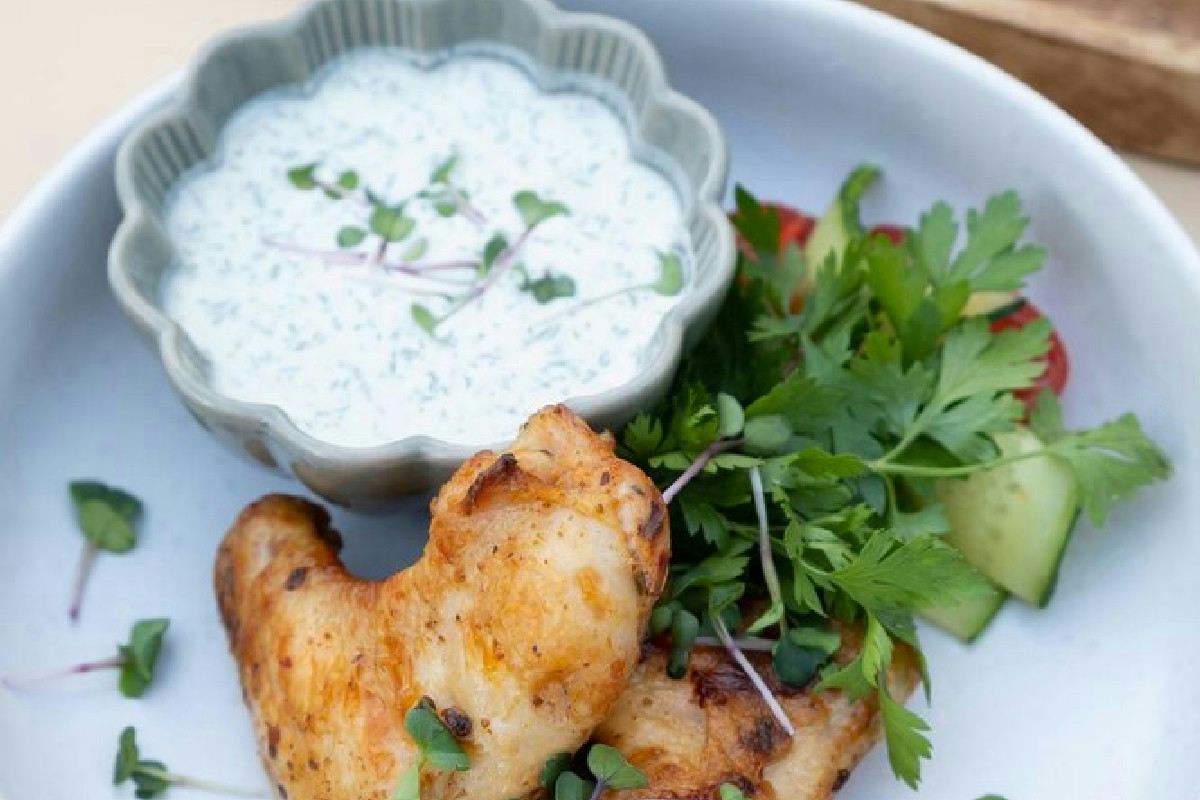 Pollo e yogurt, la combinazione che trasforma ogni boccone: prova questa marinatura cremosa