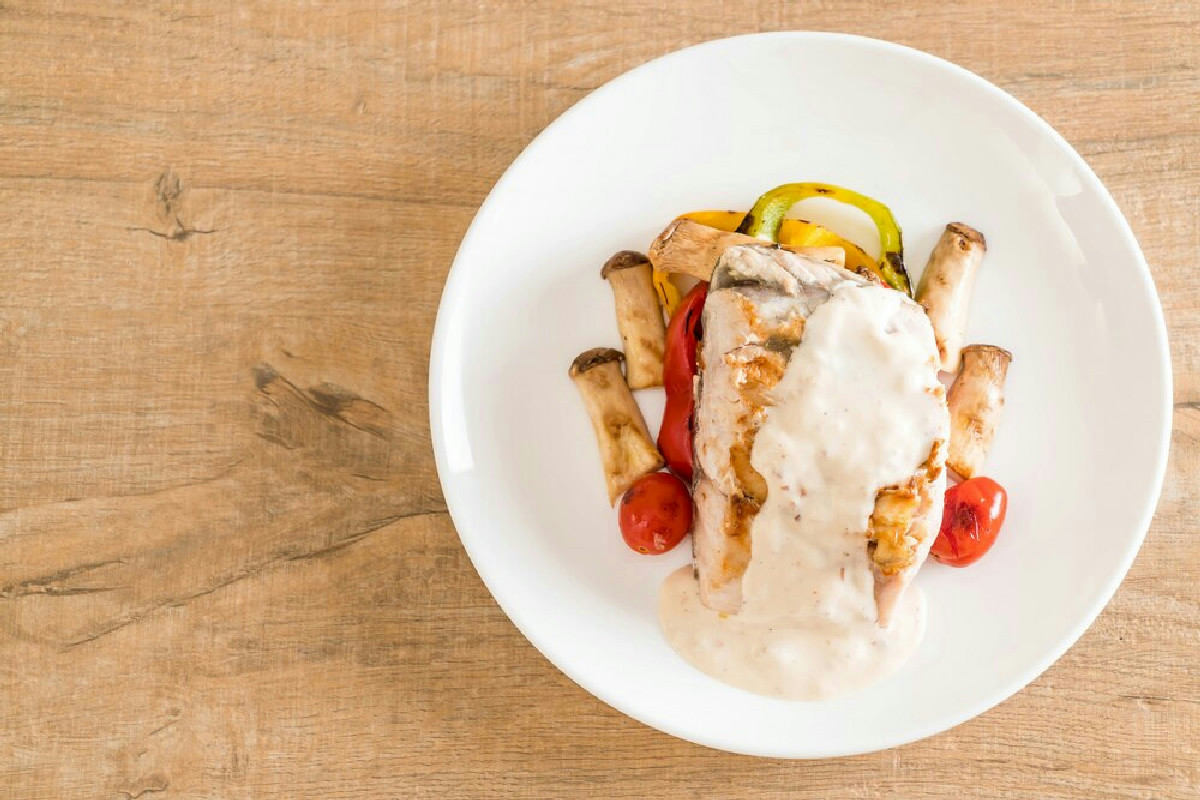 Pollo e yogurt, la combinazione che trasforma ogni boccone: prova questa marinatura cremosa