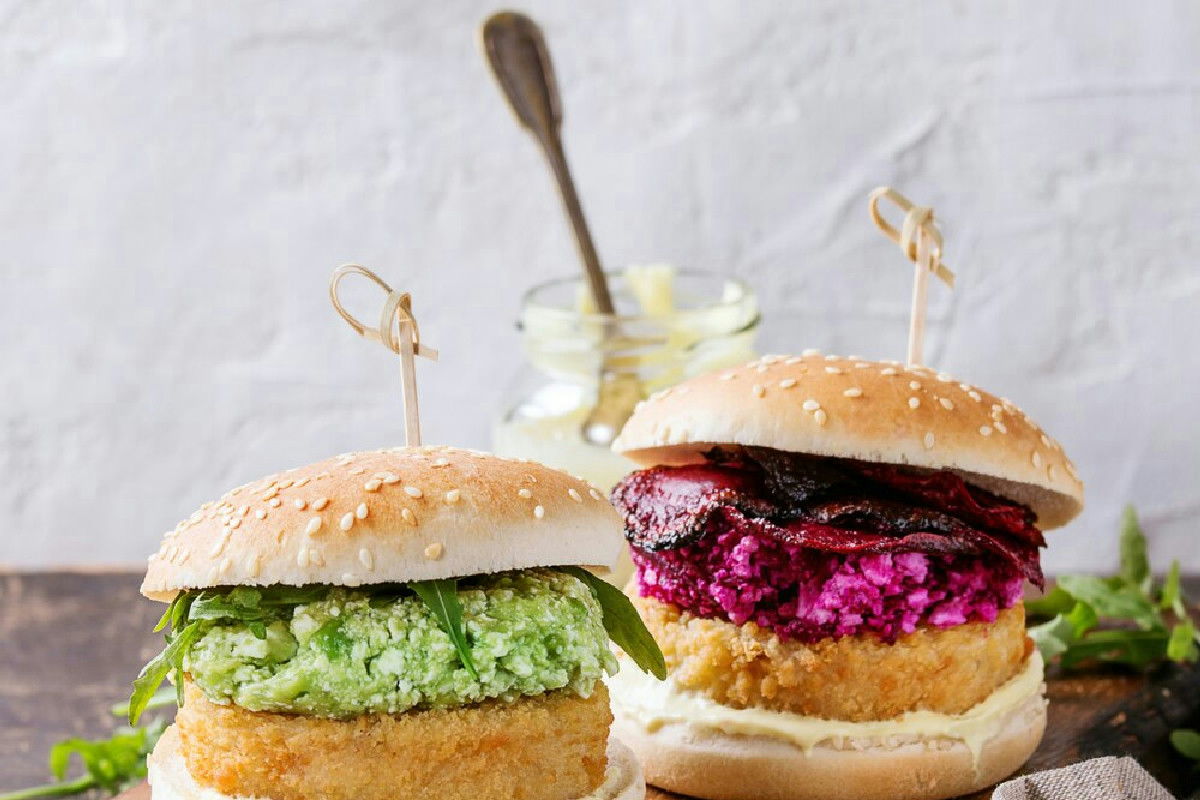 Burger vegetali e nuove regole UE: cosa cambia nel settore alimentare dal 2026