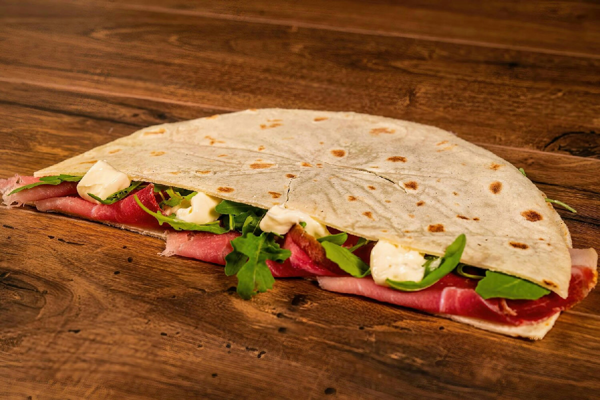 Come Preparare la Piadina in Casa: Ingredienti e Tecniche per un Risultato Gustoso e Naturale