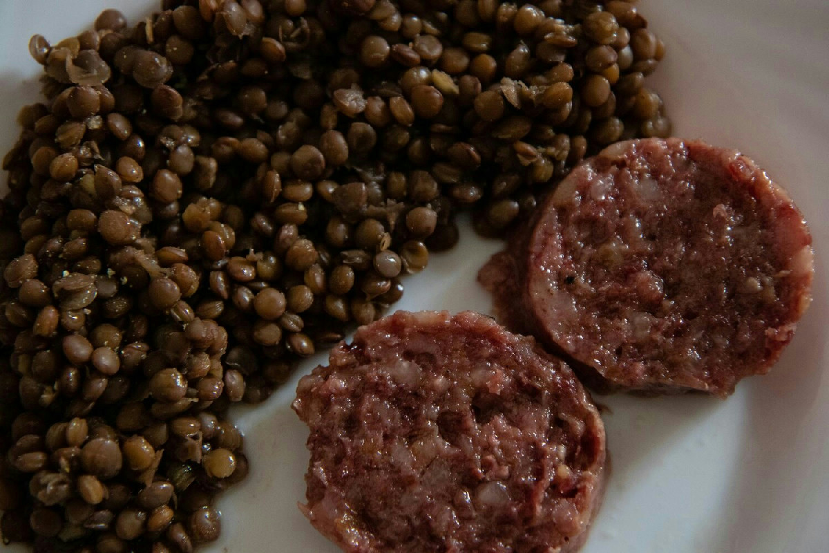 Ecco cosa succede quando porti in tavola il cotechino in crosta: il piatto delle grandi occasioni