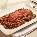 Ecco cosa succede quando porti in tavola il cotechino in crosta: il piatto delle grandi occasioni