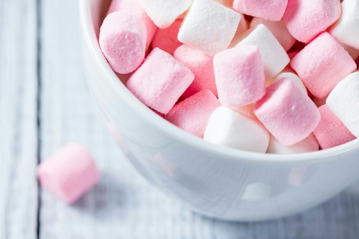 Marshmallow soffici e gustosi: la guida semplice per prepararli in casa con pochi passaggi