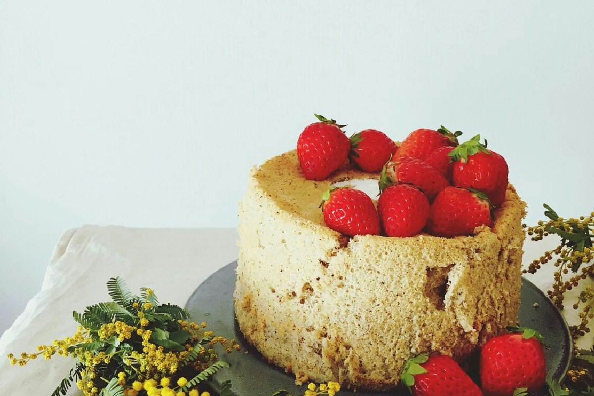 Mimosa alle fragole e crema: il dolce soffice ideale per rendere speciale ogni festa