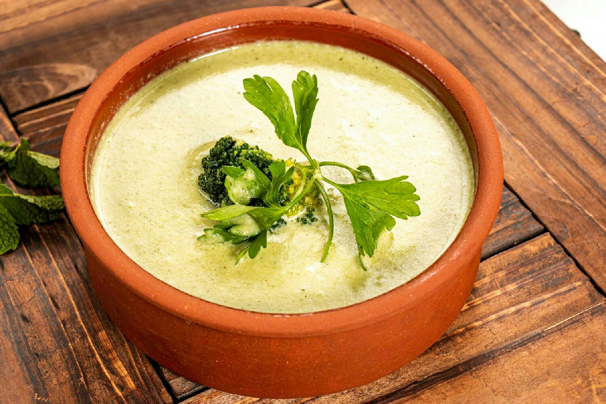 Non immagini cosa succede quando unisci verza e patate: questa vellutata ti rapisce!