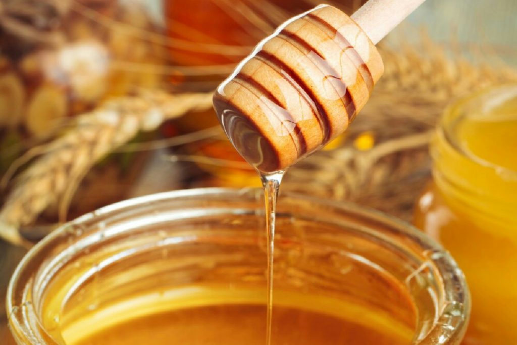 Il nuovo metodo del miele per perdere peso: cosa prevede e perché incuriosisce i nutrizionisti