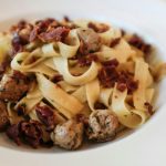 Pasta con funghi porcini e salsiccia: il trucco semplice per una cremosità naturale