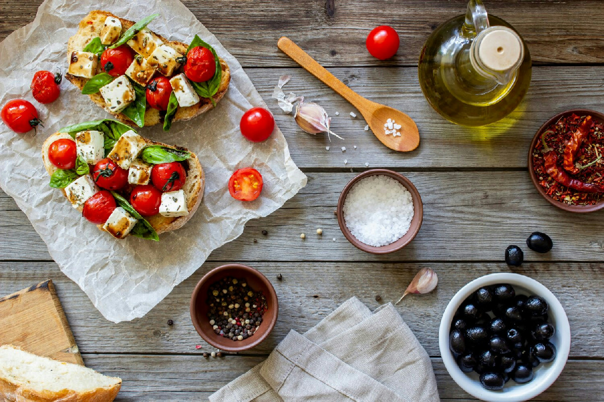 I piatti mediterranei più gustosi e profumati: 10 ricette per arricchire ogni tavola festiva