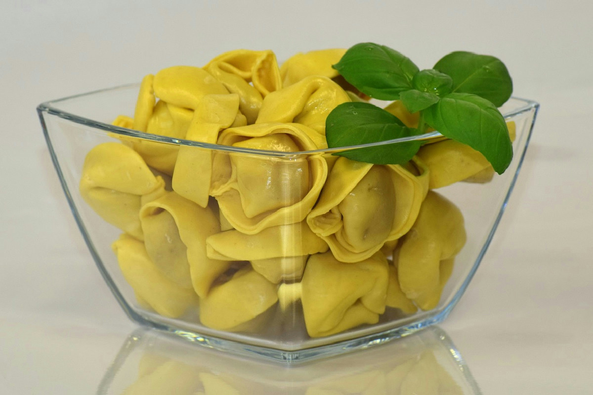 Tortellini panna e speck: ecco perché nessuno riesce a resistere a questa ricetta cremosa